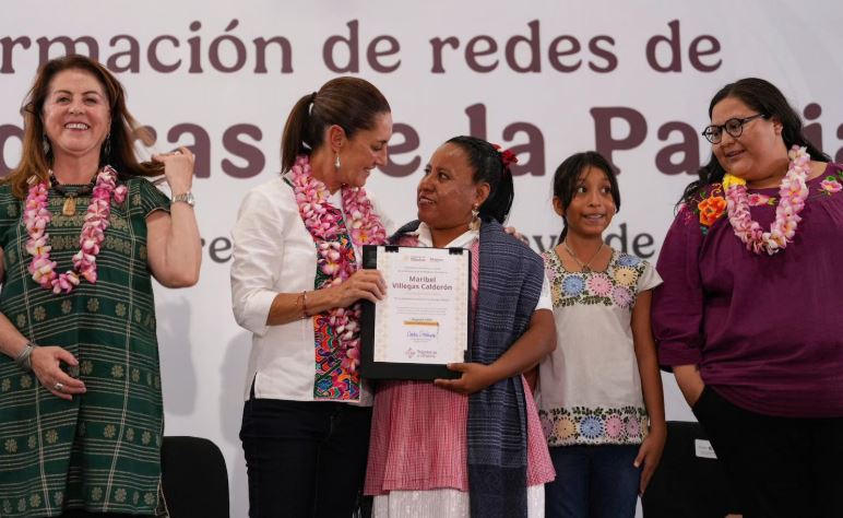 Sheinbaum y Tejedoras de la Patria