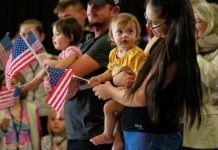 Trump establece un límite anual de 7,500 refugiados en EEUU