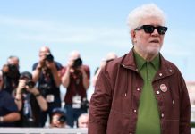 «Estoy harto de mí mismo»: Pedro Almodóvar confiesa estar buscando a un socio con quien escribir