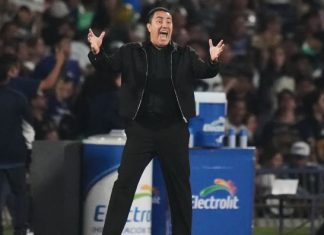 Pumas anuncia salida de entrenador Efraín Juárez